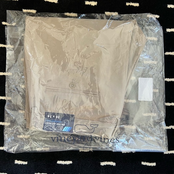 Vineyard Vines On the Go Khaki Pants - Picture 10 of 13